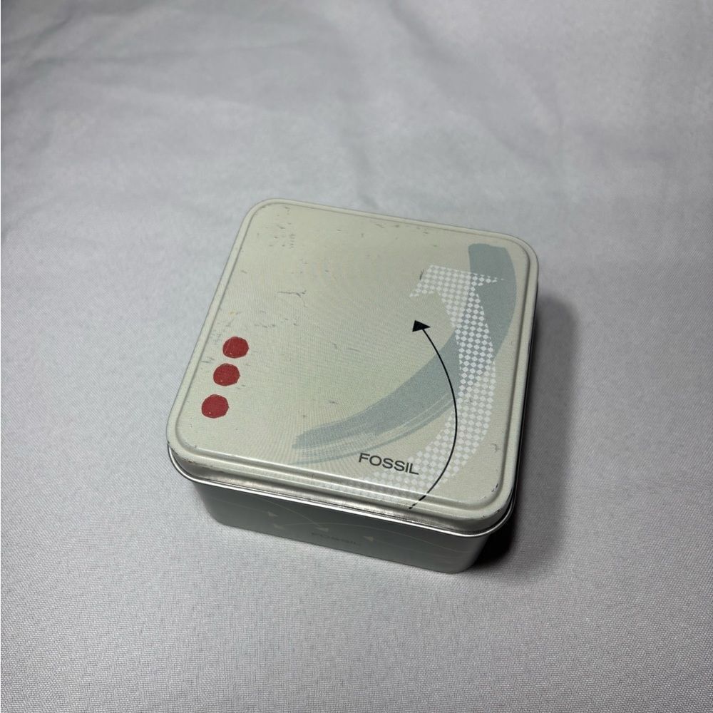 3.5” Authentic Fossil Watch Tin Collectors Item Excellent Preloved Condition